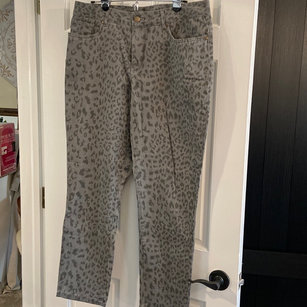 Gently used animal print jean 16 petite